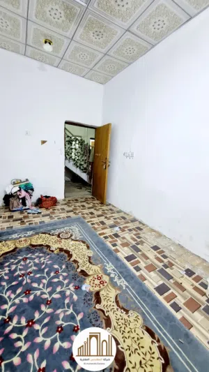 مشتمل ارضي ركن على شارع 12م بالجمهورية يصلح مخزن