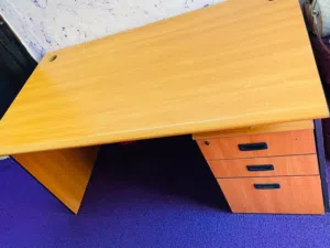 تسريحه وطاوله مكتب