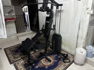 للبيع جهاز جيم شامل مع كرسي للجيم غير مستخدم