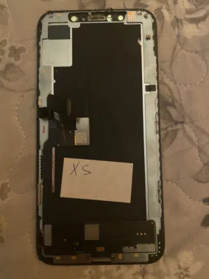 شاشة iPhone xs تشتكي من عيب تعليق خفيف في اللمس فقط بسعر رمزي