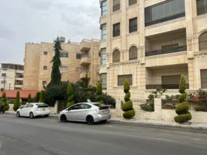 250 m2 4 Bedrooms Apartments for Sale in Amman Um El Summaq