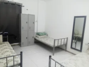 غرفه للايجار تسع ل 3 أشخاص