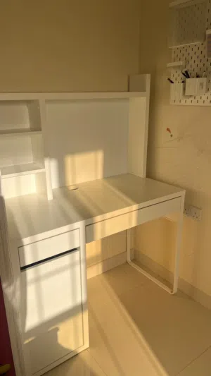 مكتب مذاكره مع كرسي وكبت صغير للبيع مستعمل