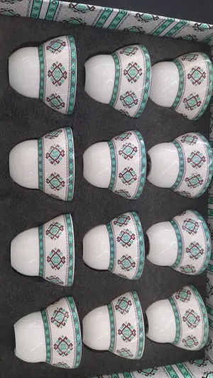 يوجد معي فناجين اصليه وكولتي