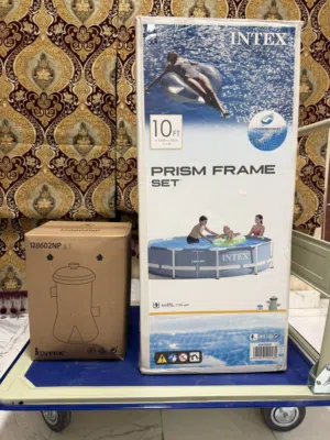 حوض سباحة  مع فلتر بحاله ممتازة استخدام مره واحد بالكرتون