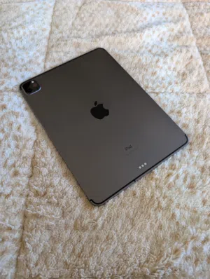iPad Pro 11" 2020 128GB بدعم خط جدا نضيف