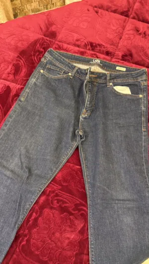 جينزات بحالة الجديد غير ملبوسه