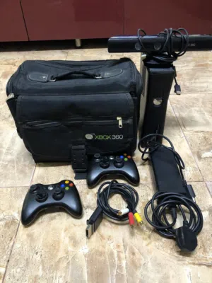 اكس بوكس 360 كامل اغراضها بس ما معها هاردسك