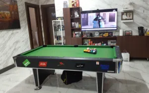 طاولة بريالدو  نظيفه