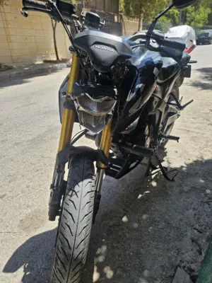 دراجة نارية هوندا هورنت الموديل 2023