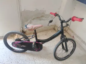 بسكليت جنط 18 أمريكي في حاله جيده يحتاج قليل من صيانه لا بيع على سعر موجود في رصيفه جبل شمالي