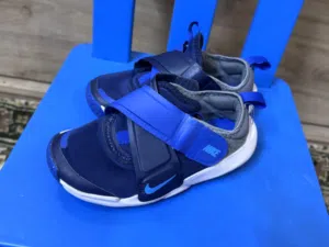 Nike very good condition. Size EUR 28