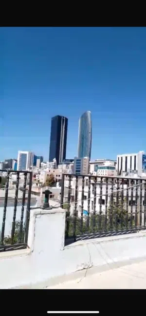 شقة في منطقة العبدلي مقابل البوليفارد طابق 3 روف مساحة البيت كبيرة جدا مع تراسلت خارجية كاشفة عمان
