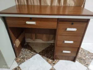 طاوله او ميز دراسي بي 4ارفواف سعره فقط 50