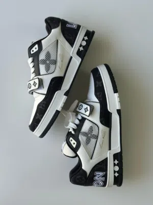 Sport Shoes . Louis Vuitton . 45 . New2