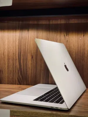 تشكيلة MacBook للبيع