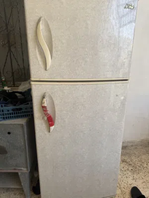 ثلاجه نضيفه للبيع