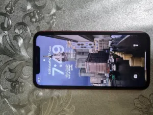 Apple iPhone 11 64 GB in Al Dakhiliya