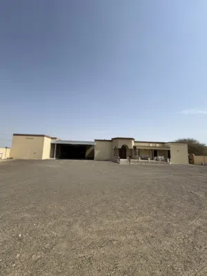 للإيجار فيلا فاخرة وكبيرة في الغويل – ولاية عبري مناسبة للشركات والعائلات الكبيرة