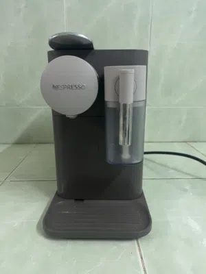 For Sale: Nespresso Lattissima One Coffee Machine للبيع- ماكينة قهوة نسبريسو لاتسما 1