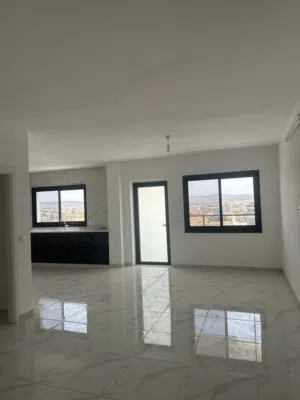 شقة مميزة للأيجار السنوي شارع الناصرة بناء جديد