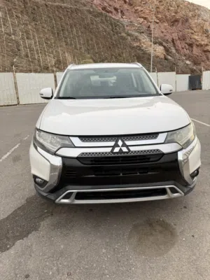 Mitshubishi outlander 2019 for sale