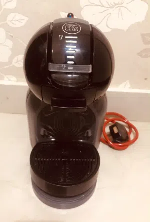 ماكينة قهوة استعمال خفيف جدا كالجديدة ... ماركة دولتشي غوستو Coffee machine like new Gusto Dolce