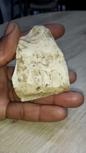 اوبال هياليت ابيض من الاحجار الكريمه والنادره جدا