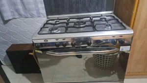 للبيع فرن غاز 5 عيون بحالة ممتازة