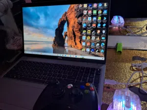 لابتوب نوع DELL استعمال أقل من 20 يوم