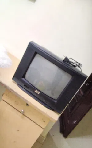 تلفزيون صغير للبيع كأنه جديد شغال واموره طيبه (يحتاج ريمود عشان تشغله منه)