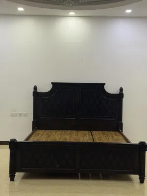 سرير خشب كلاسيكي فاخر للبيع