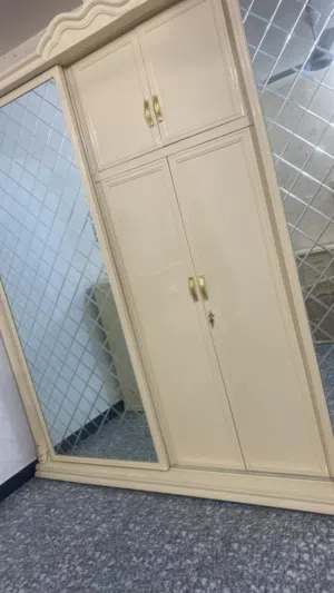 غرفه اخشاب عراقيه نضيفه استعمال قليل