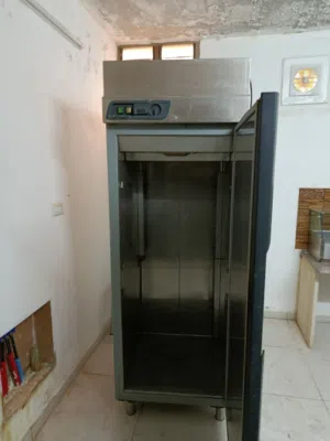 طولكرم ثلاجةً سلطات وفريزر