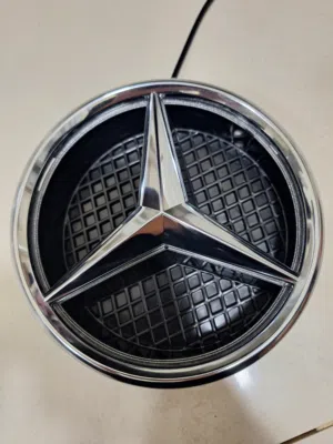 شعار مرسيدس بينز الأمامي مضيء أصلي للبيع بسعر 350 درهم