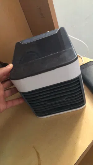 مروحة تبريد مكتبيه صغيرة