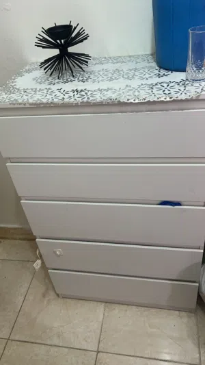 أحزانه ادراج من ايكيا