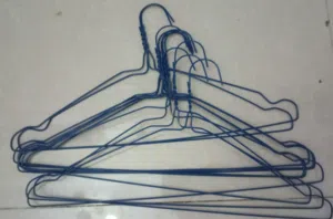 علاقات ملابس   Clothes hangers علاقات ملابس حديدية بحالة ممتازة جدا