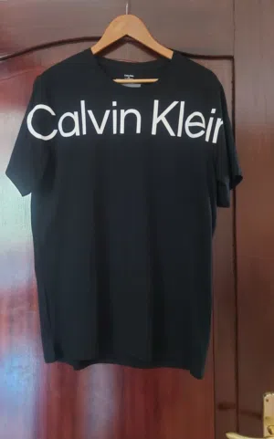 تيشرتات CALVEN KLEIN جديدة صناعة بنغلادش قطن قياس لارج