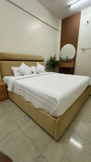 غرفة  نظيفه  يبعد عن بركه الموز 3 دقائق و يبعد عن جامعه نزوي 4 دقايق  موقع  حي تراث