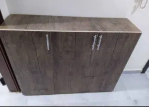 خزانة احذيه مع مرايه للبيع