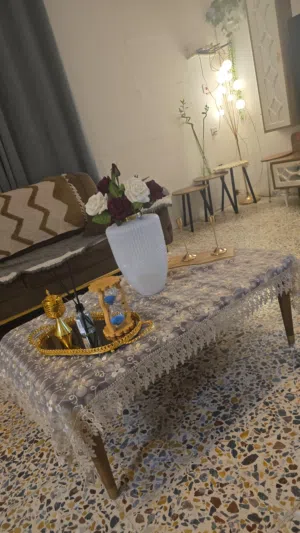 طبله وسطيه مستعملة قليل جدا اخت الجديده