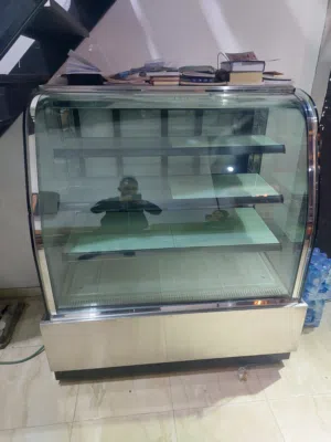 ثلاجة عرض مستعملة