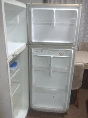 ثلاجة مستعملة للبيع