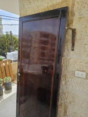 باب خشب داخلي مستعمل بحالة ممتازة