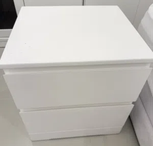طاولة جانبية