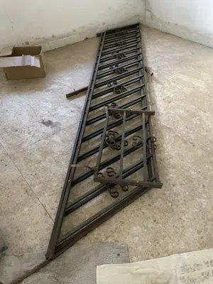حديد درابزين درج للبيع ،مستعمل- الرجاء التواصل واتس اب فقط ، 3.5 متر * 80 سم التواصل واتس اب فقط