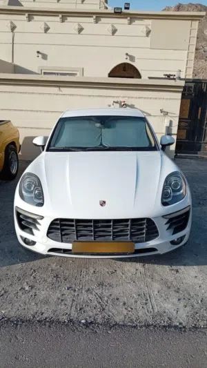Used Porsche Macan in Al Dakhiliya