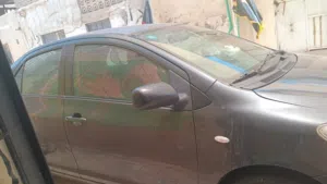 السلام عليكم  تويوتا يارس مديل 2007