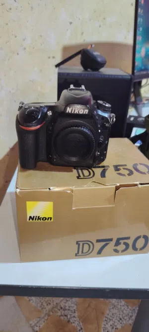 كامرة نيكون 750D مع عدسة 85سكما ارت